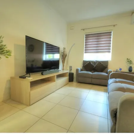 A For Rent In The Heart Of St Julians ! Privatunterkunft