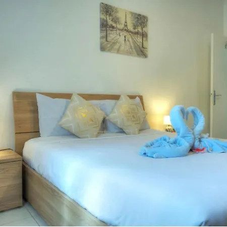 Quarto em Acomodações Particulares A For Rent In The Heart Of St Julians ! *